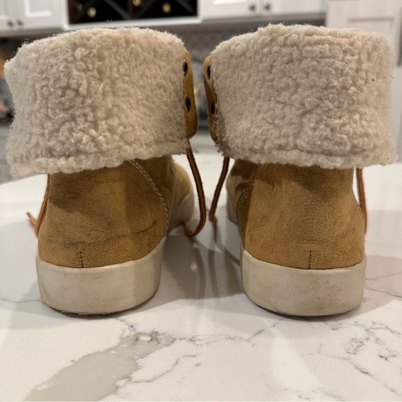 Mudd Faux Fur Suede Tan Foldover Hi Top Sneaker Booties 90’s Y2K Women’s Size 8 - Picture 5 of 13